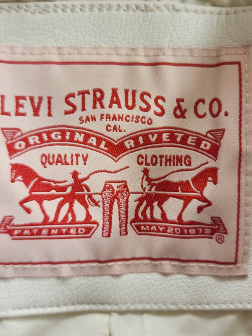 Vintage Levi's Leather Jacket | Quiet Luxury Cropped Moto - Picture 5 of 16